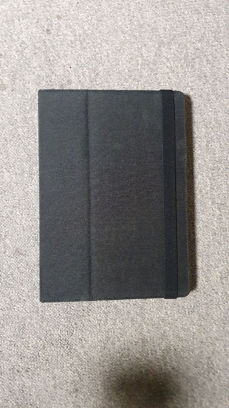 Covers & Borse: Praktische Tablet-Hülle, neuwertig, hellblau & braun – Usato da Sissach venduto da Siraiwan