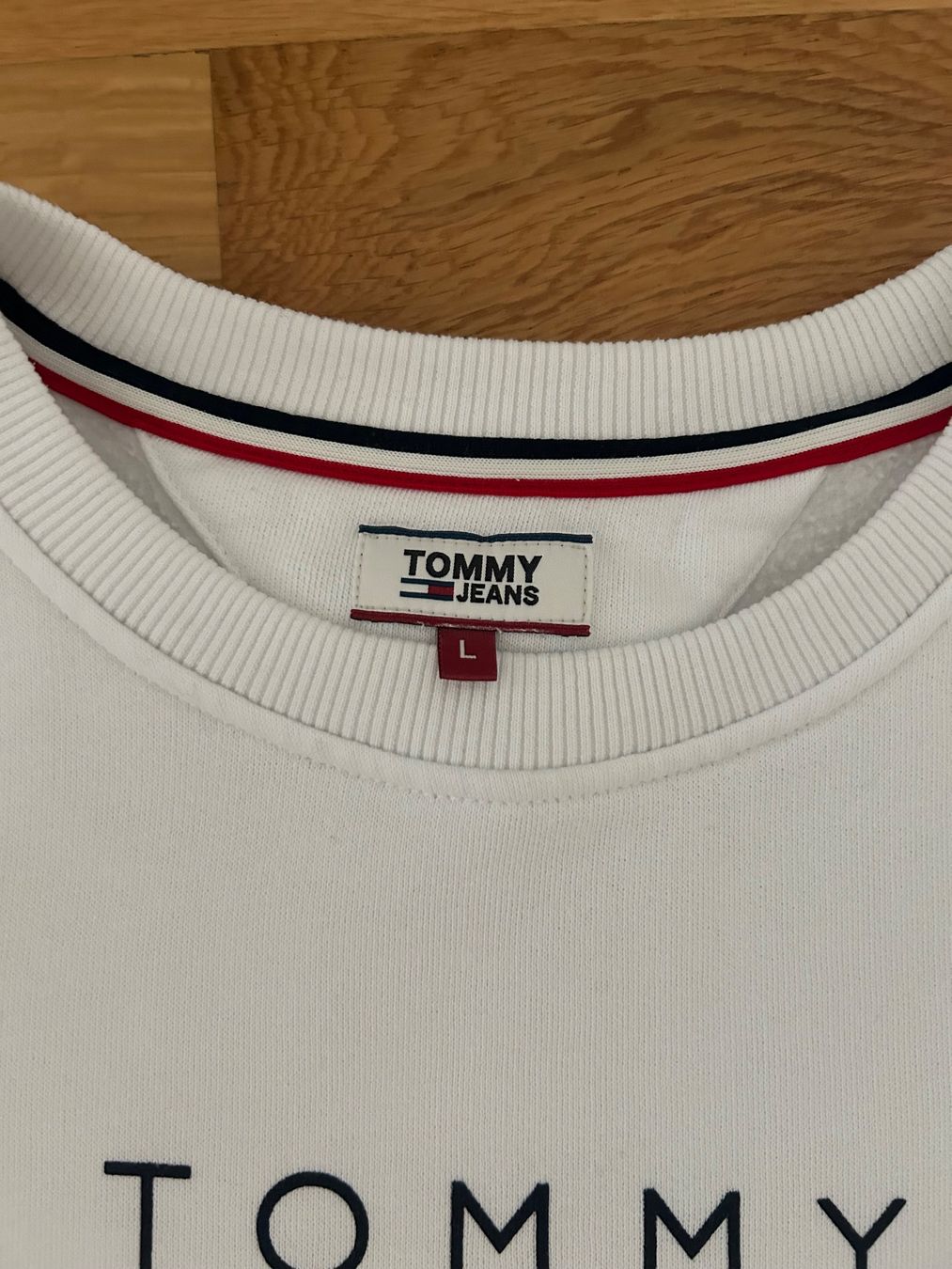 Tommy Hilfiger Pulls & Sweat-shirts: Tommy Jeans Pullover Sweatshirt weiss – D'occasion à Liestal par Aspen4 1