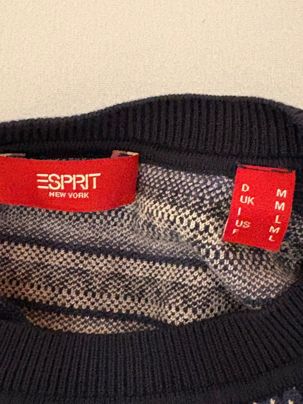 Esprit Maglioni & Felpe: Esprit Damen Strickpullover dunkelblau gemustert , Grösse M – Usato da Susten venduto da Bieny 1