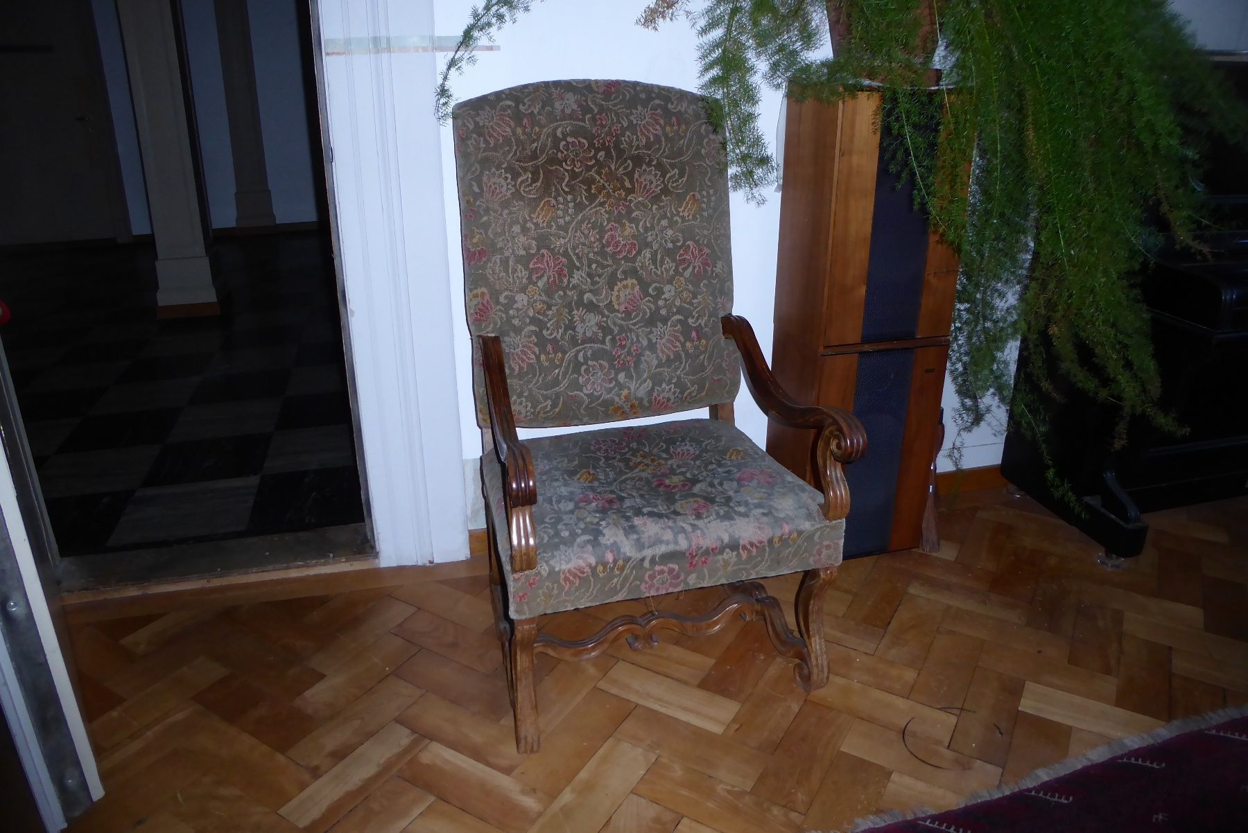 Poltrone: SESSEL MIT ARMLEHNEN UND BEQUEM VORNEHM – Usato da Pfäffikon ZH venduto da Einarrolf