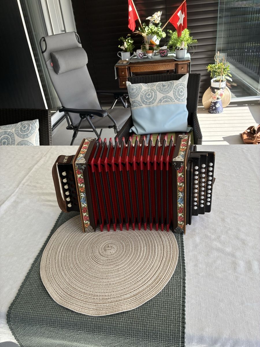 Strumenti musicali: Langnauer Oergeli ca. 100 jährig – Usato da Läufelfingen venduto da uk54