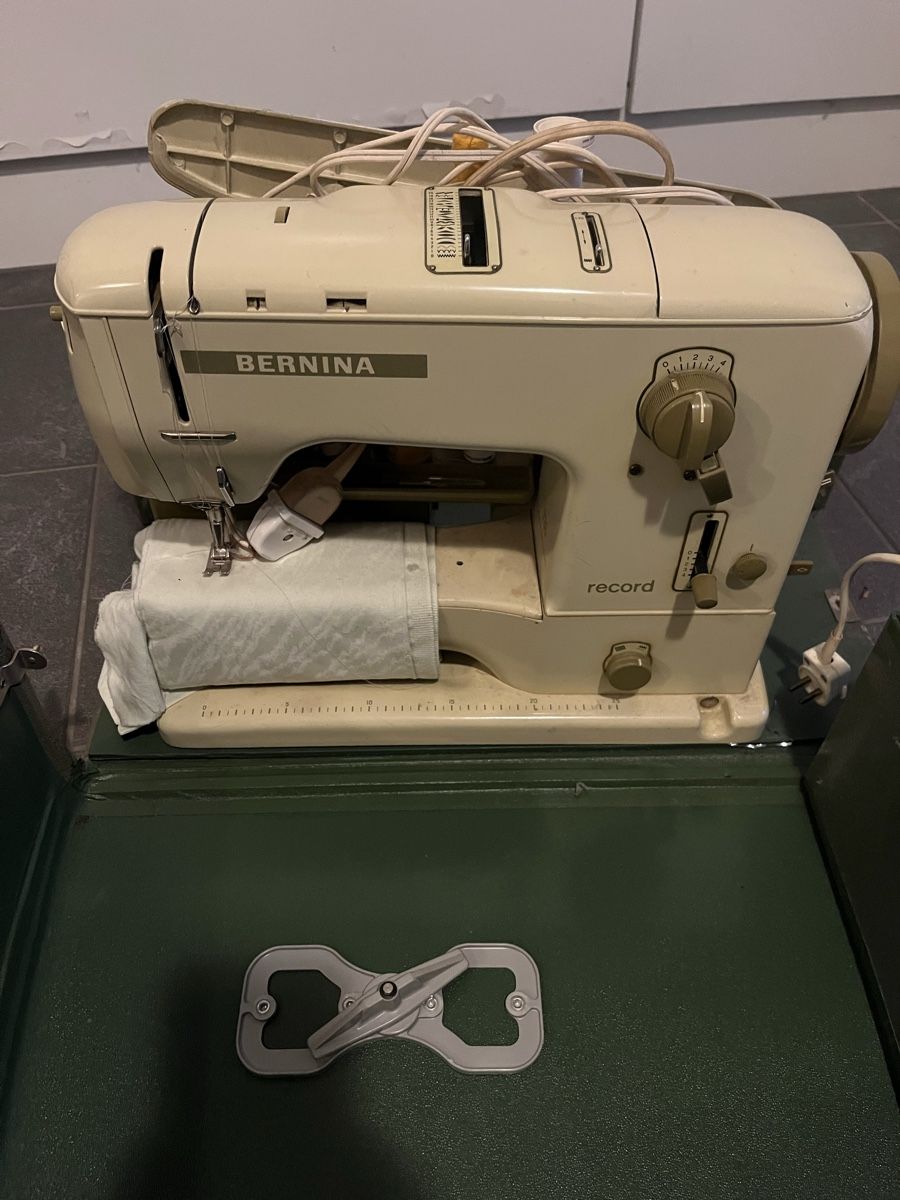 Bernina Nähmaschinen: Alte BERNINA Nähmaschine – Defekt aus Küssnacht am Rigi von RAR82