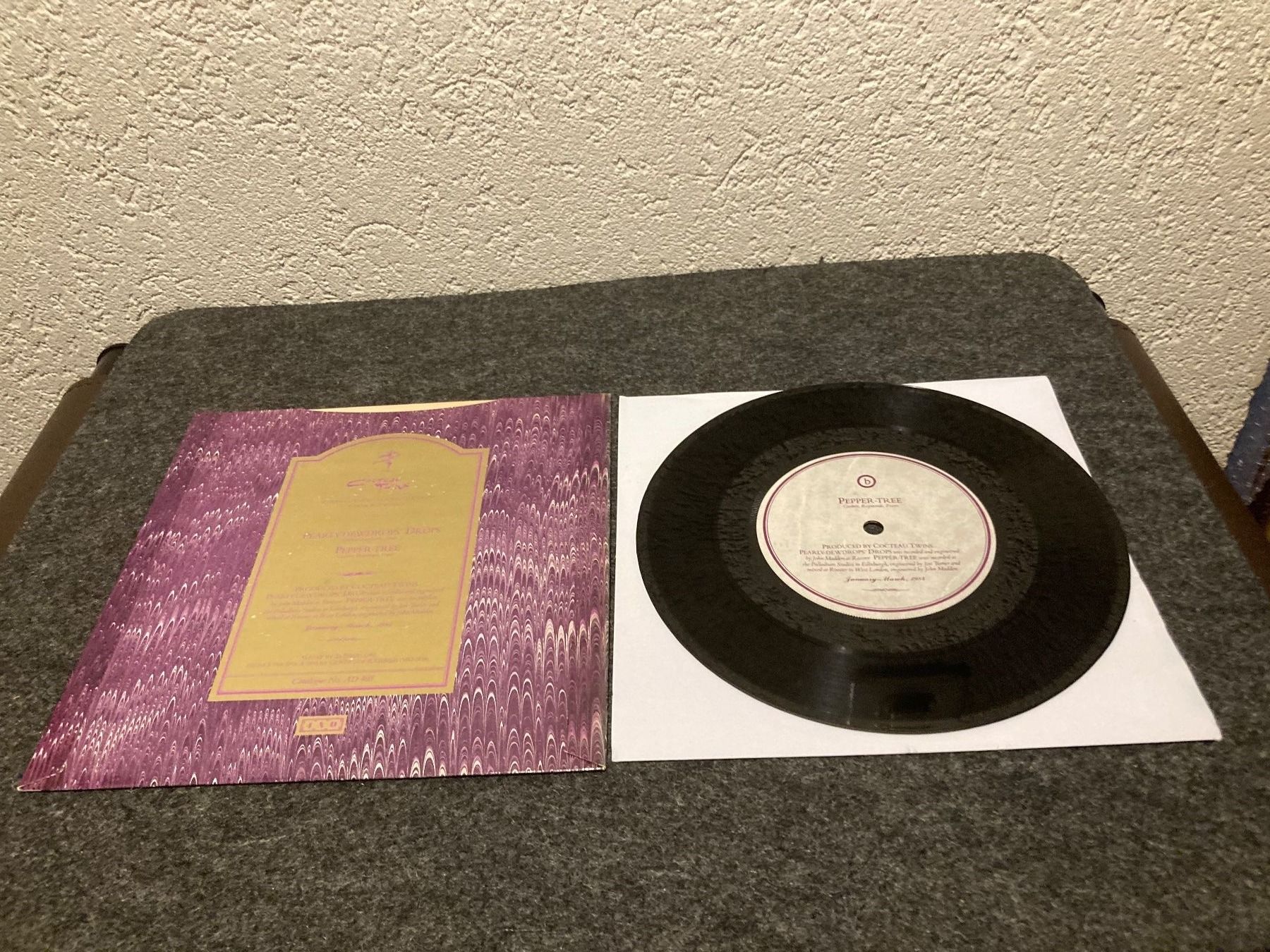Dischi in vinile: Cocteau Twins - Pearly-Dewdrops' Drops – Usato da Fribourg venduto da Karushi 1