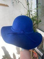 Chapeau femme bleu à larges bords en feutre stylé T.U.