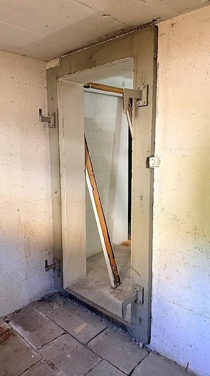Porte: Antike Luftschutzraumtüre aus Holz – Usato da Rothrist venduto da Jonathan1995 1