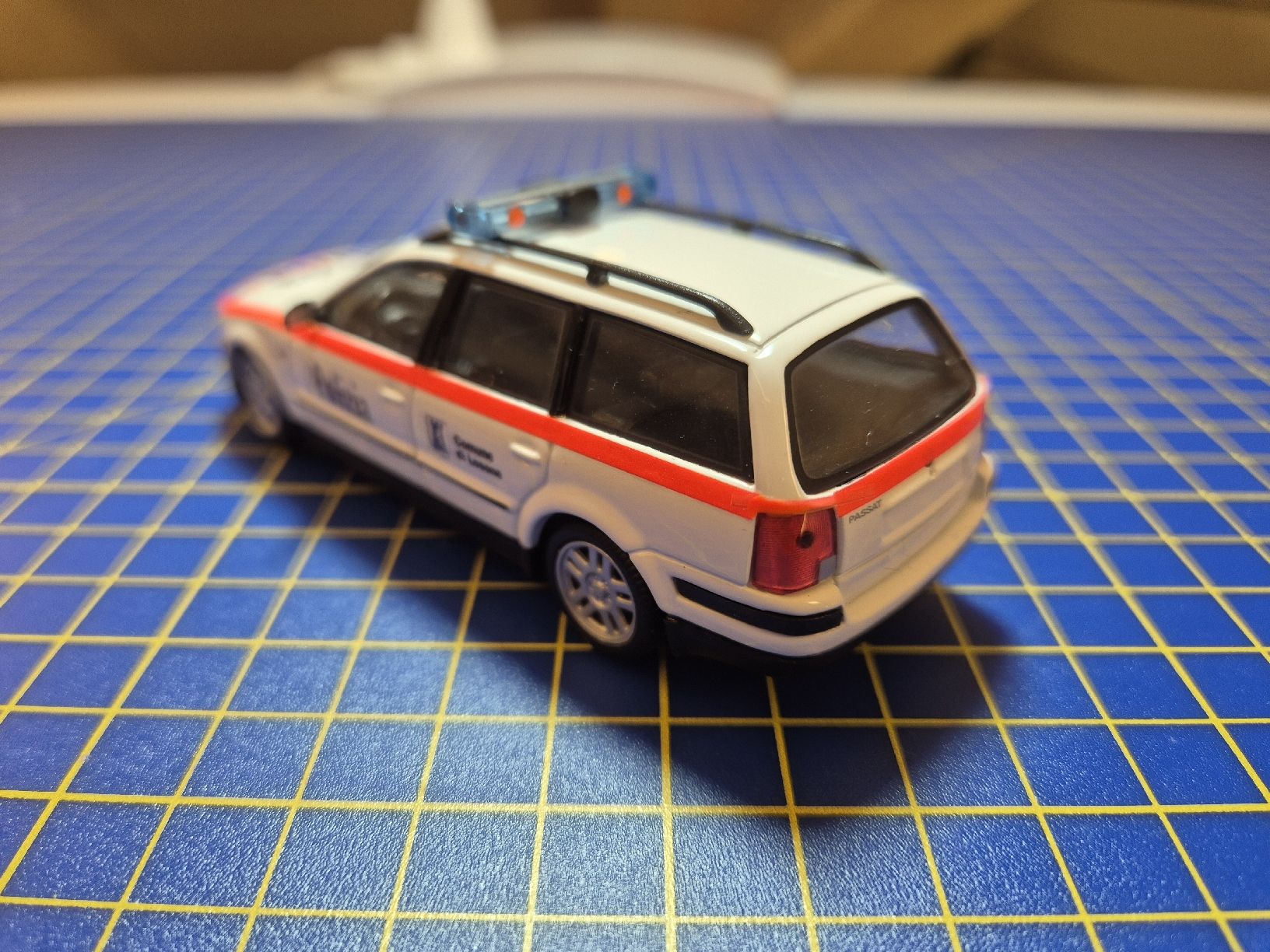 Volkswagen Modellini d'auto: VW Passat Gemeindepolizei Losone 1:43 – Usato da Lachen SZ venduto da bow_wdl9 1