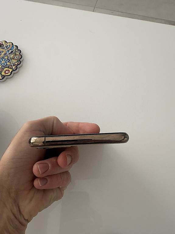 Telefoni cellulari / Smartphones: iphone 11 pro max  – Usato da Peseux venduto da san_9bqc 4