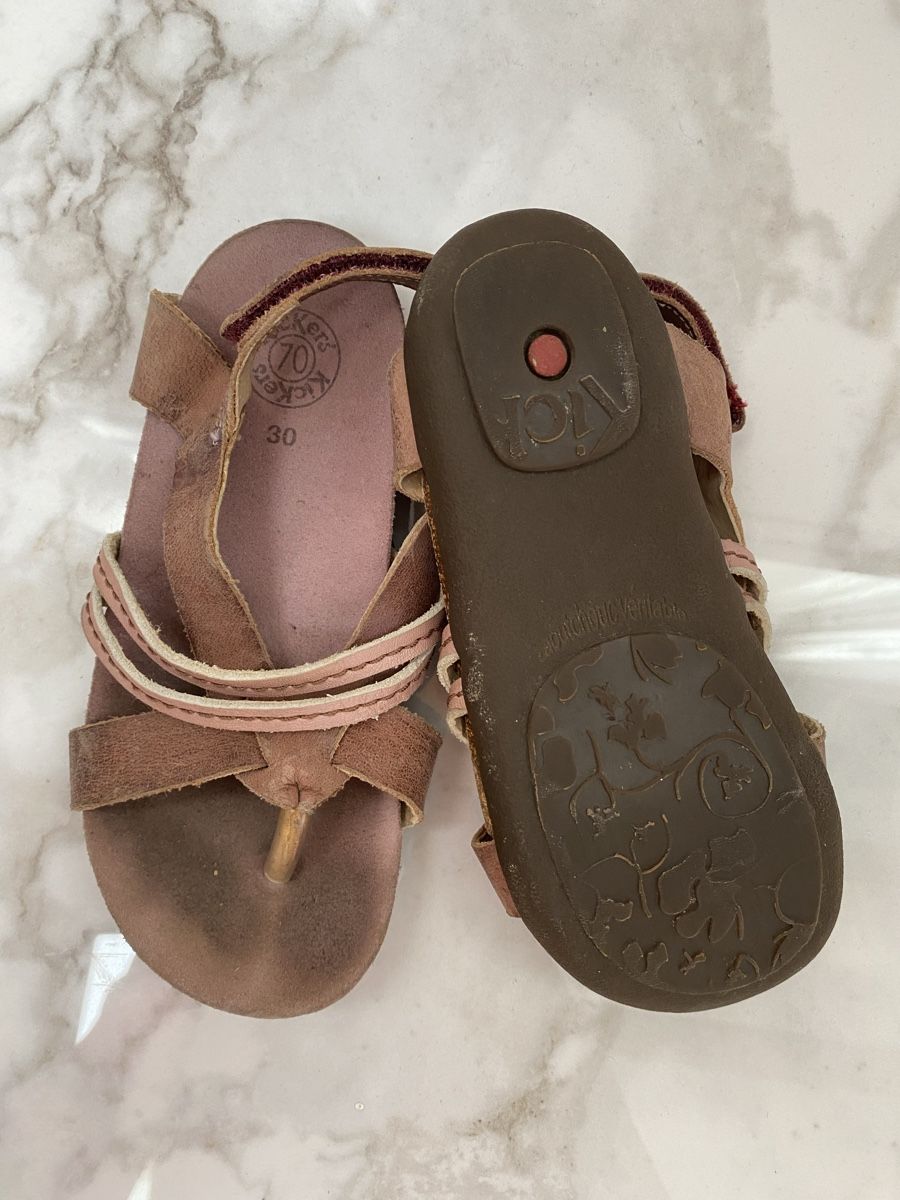 Kickers Scarpe per ragazze: Mädchen Sandalen Kickers Gr. 30 – Usato da Estavayer-le-Lac venduto da Mimmy02 1