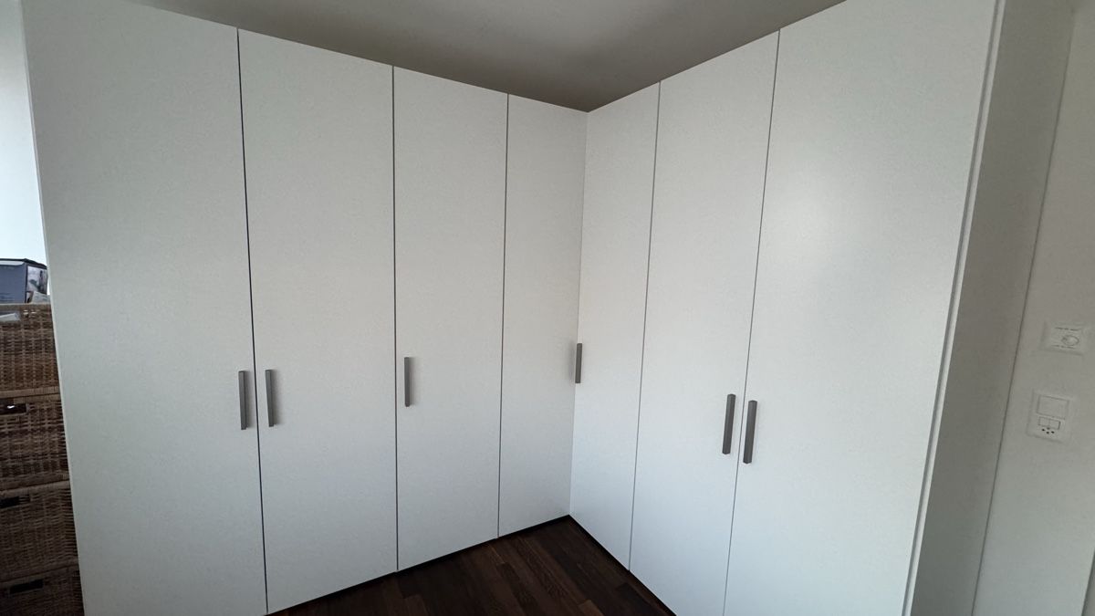 Micasa Armadi: Weisser Eck-Kleiderschrank mit viel Stauraum – Usato da Cham venduto da pezzi.85