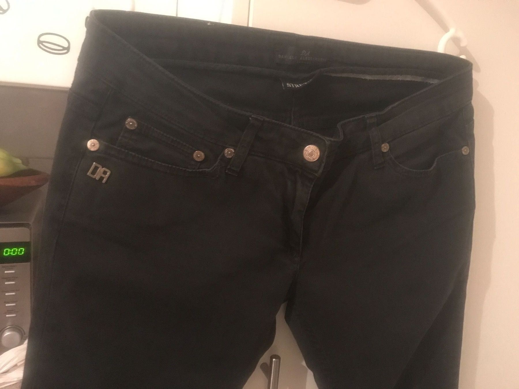 Jeans: 2 DAMEN JEANS GR. 31 – Usato da Basel venduto da ros_sb8c 1