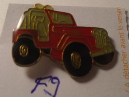 1 Roter Jeep Pin (F9)