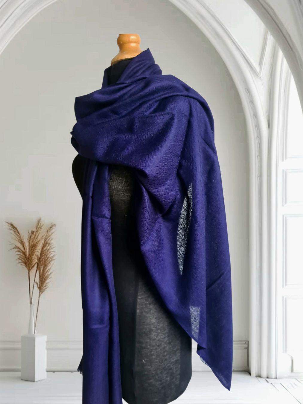 Foulard & Sciarpe: Écharpe  en cachemire  neuf – Nuovo e nell'imballaggio originale da La Chaux-de-Fonds venduto da Luxary.25cachmirepro 2