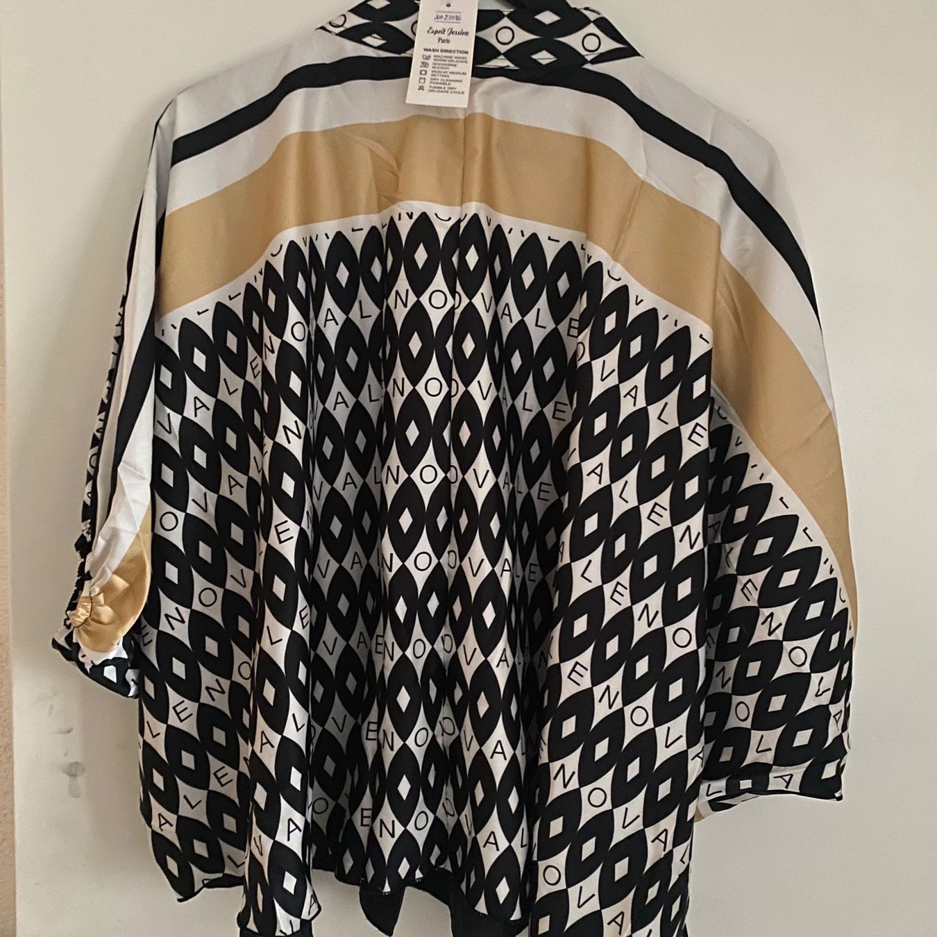 Tops: Haut ample noir jaune blanc avec inscription – Neuf avec emballage d'origine à Petit-Lancy par mina222 3