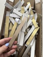 schachtel mit goldige oder rosegold wandfliesen kleber