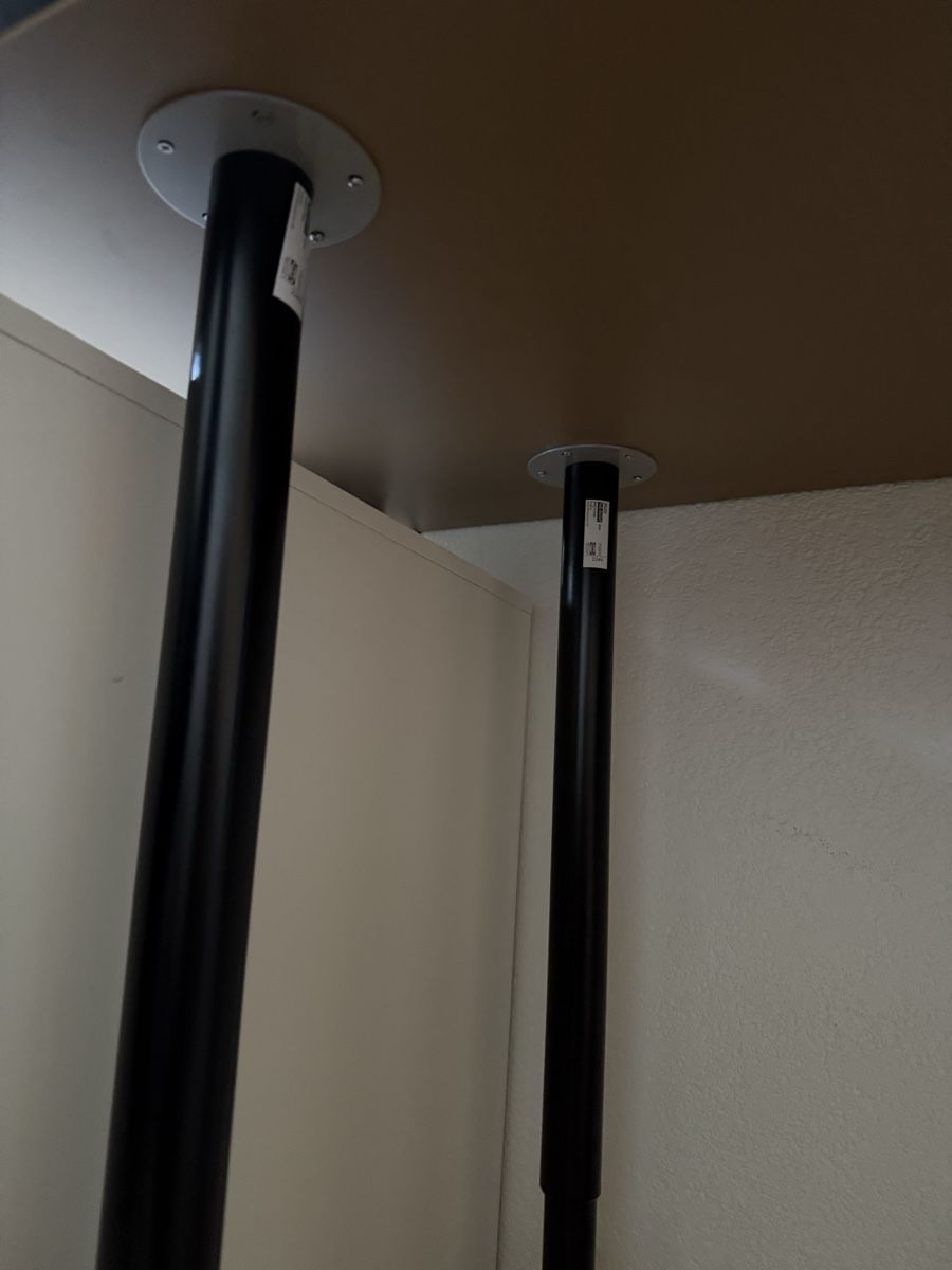 Schreibtische: Bureau Ikea noir  – Gebraucht aus La Chaux-de-Fonds von fet_qd7m 3