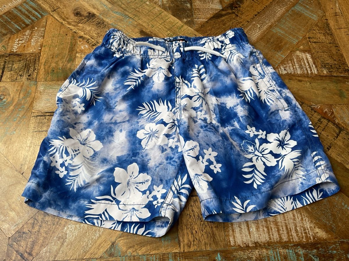 Lotti & Set di vestiti: 3 Badehosen Gr. 128 – Usato da Bachenbülach venduto da Sybeco 1