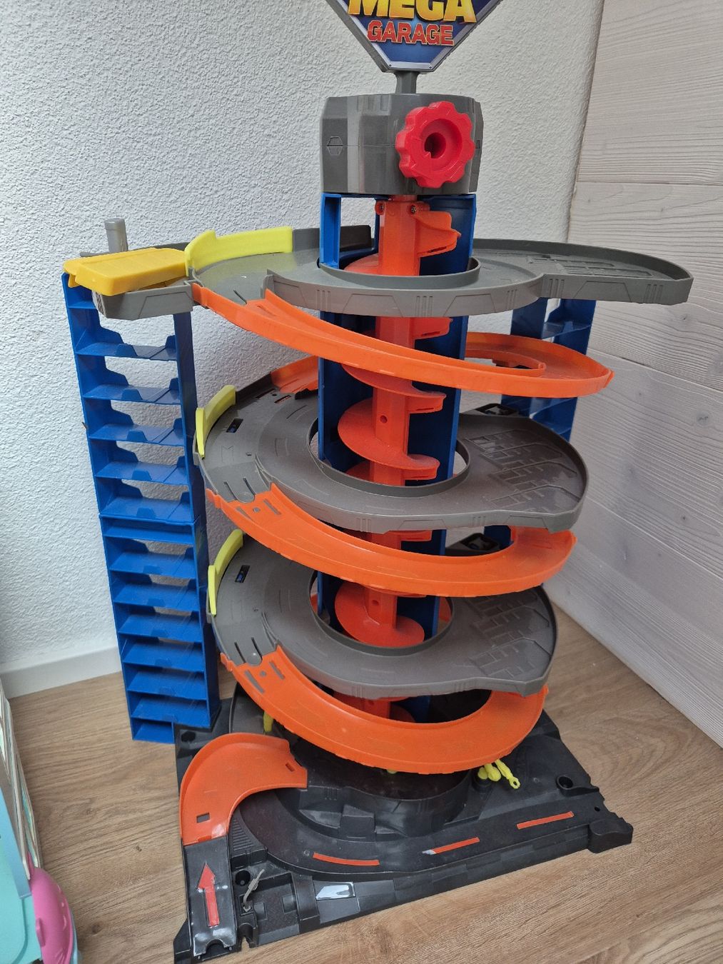 Hot Wheels Giocattoli: Hot Wheels Mega Garage – Usato da Unterkulm venduto da gzi_5xdz