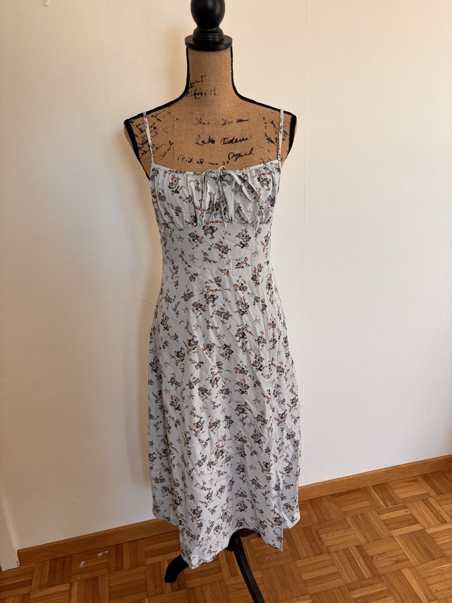 Vestiti: Sommerliches Midikleid mit Blumenmuster, Grösse 38/M – Usato da Fraubrunnen venduto da Sxhiina01 1