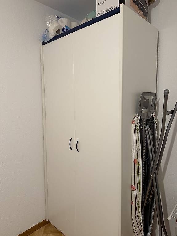 Schränke: Armoire très pratique à vendre  – Gebraucht aus Delémont von eng_lsm2 2