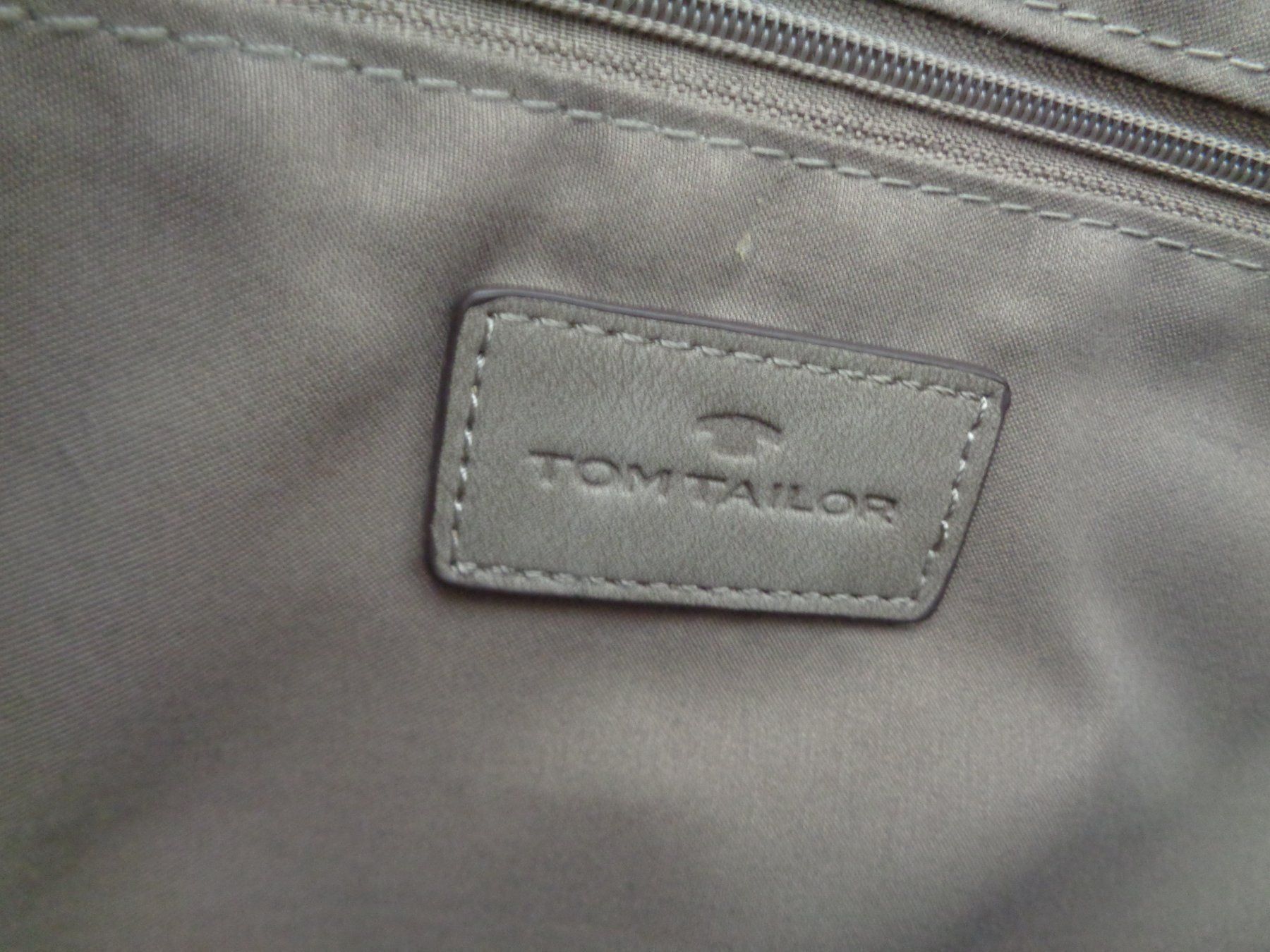 Tom Tailor Taschen für Damen: Umhängetasche - Tom Tailor Lederimitat – Gebraucht aus Chur von omonia 4