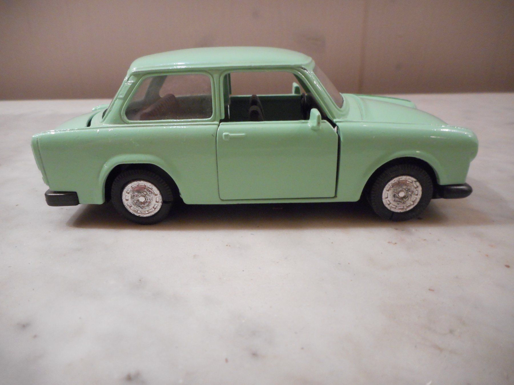 Modellini d'auto: Trabant – Usato da Bretzwil venduto da gbfluck