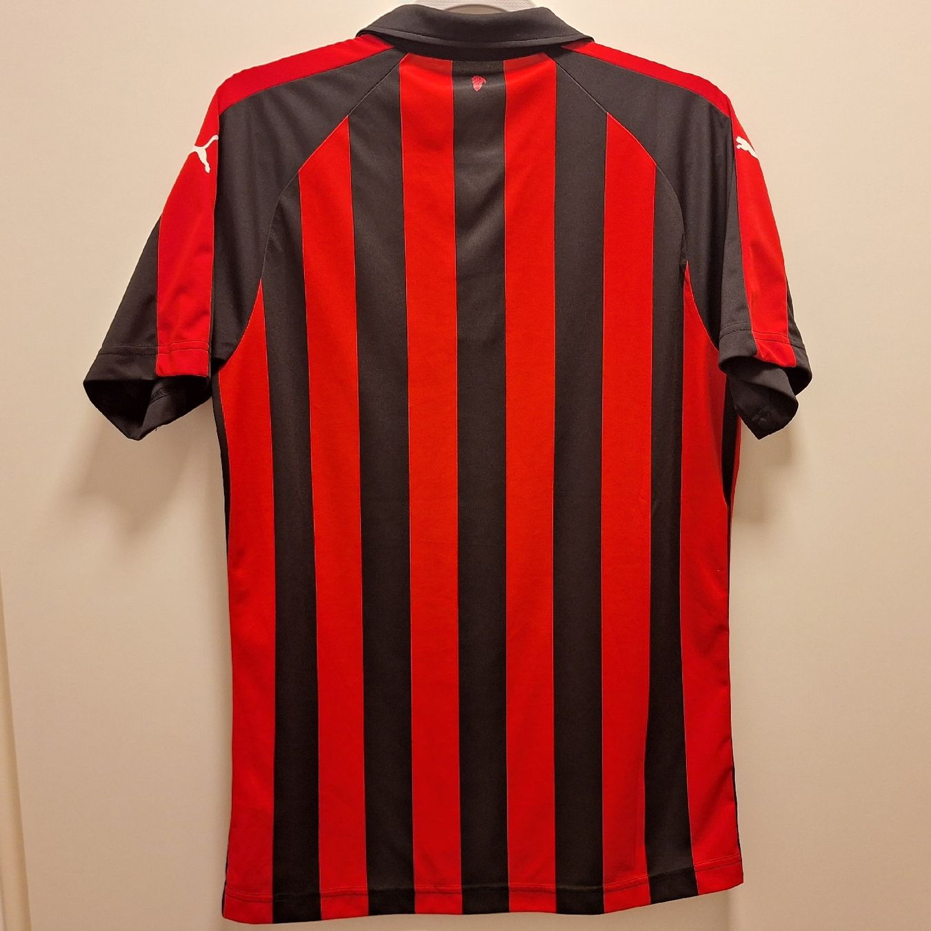 Leibchen & Hosen: Puma Ac Milan M sponsor Fly emirates – Gebraucht aus Bellinzona von LA-ropa-de-Juan 1