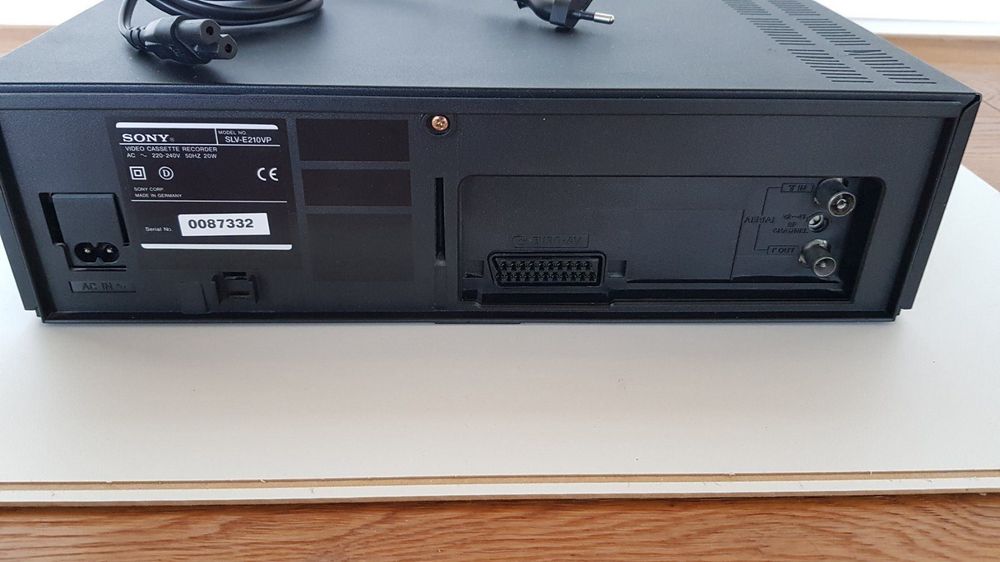 ② Lecteur enregistreur VHS Sony SLV-E20 — Lecteurs vidéo — 2ememain