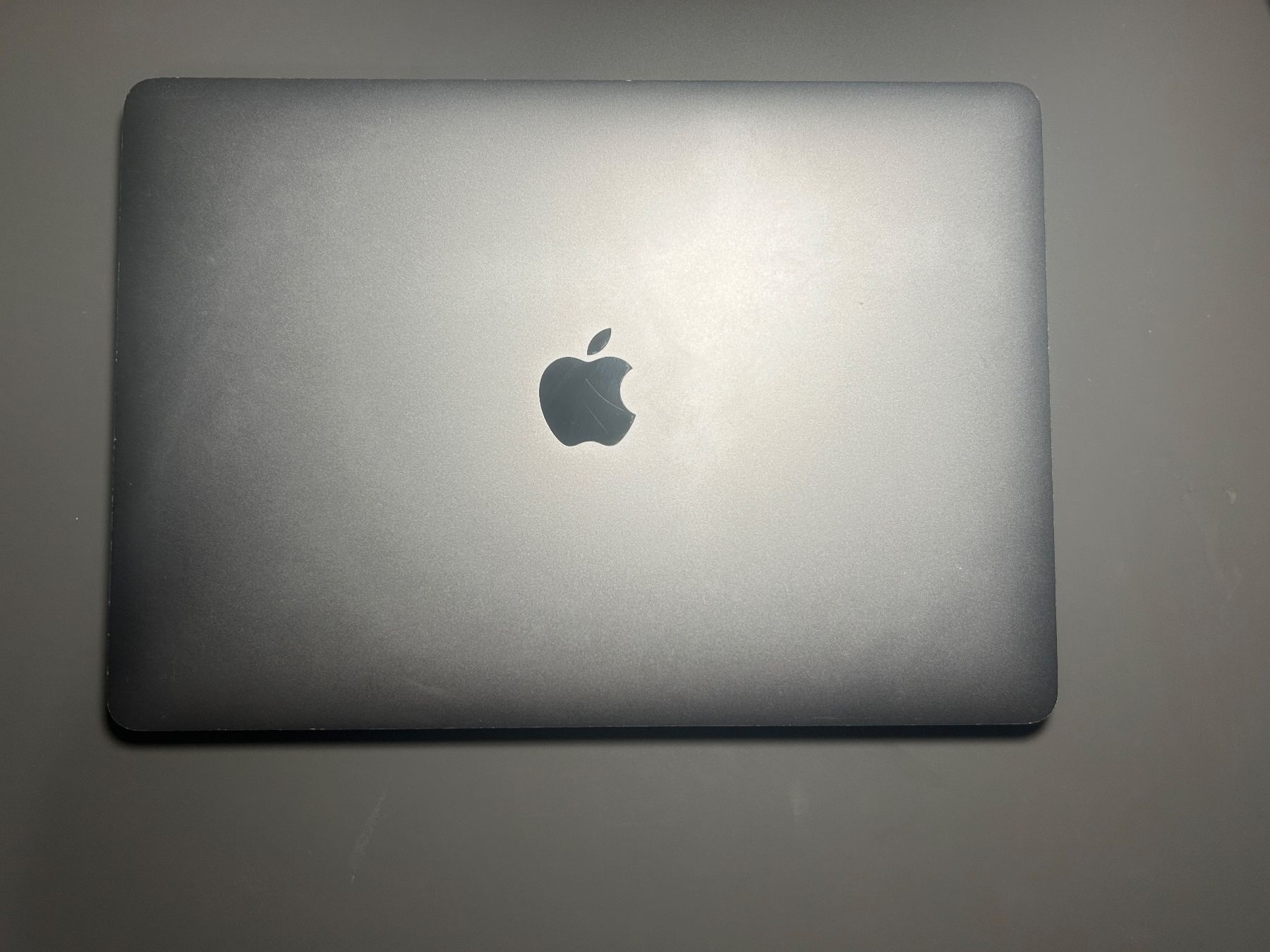 Apple Notebooks: MacBook Pro 13“ (14,1), Intel, 2017 – Gebraucht aus Laufen von nightparrot
