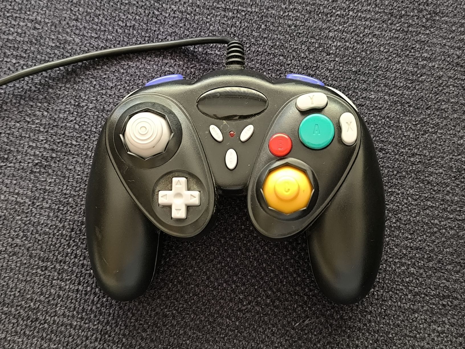 Nintendo Console: Nintendo GameCube Bundle with 8 Games and Controller – Usato da Zürich venduto da max_h 3