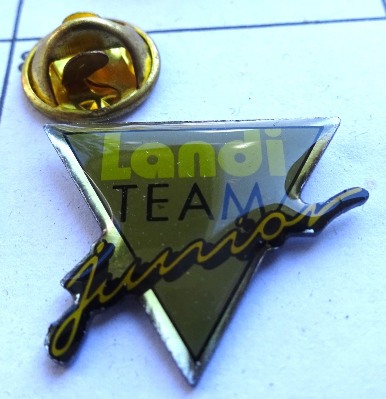 Plaketten & Abzeichen: Pin LANDI  TEAM Junior – Gebraucht aus Utzenstorf von BUtter81
