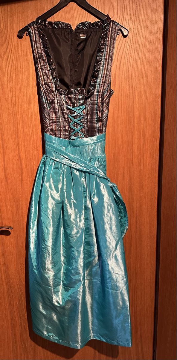 Vestiti: Türkis-schwarzes Dirndl Gr. 44 ohne Bluse – Usato da Goldau venduto da Henggi88