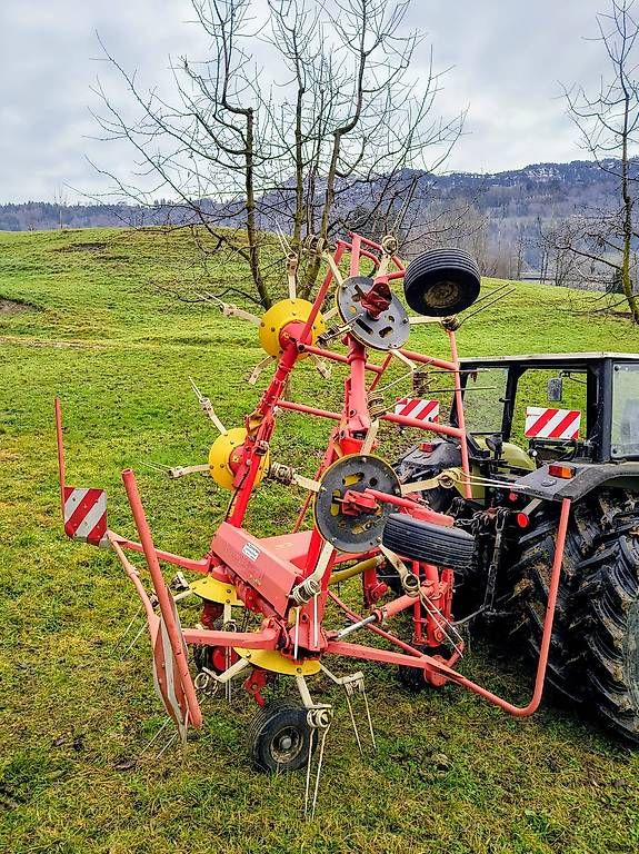 Tutte le macchine: Pöttinger Hit 61N - Kreiselheuer – Usato da Küssnacht am Rigi venduto da StadelRigi 4
