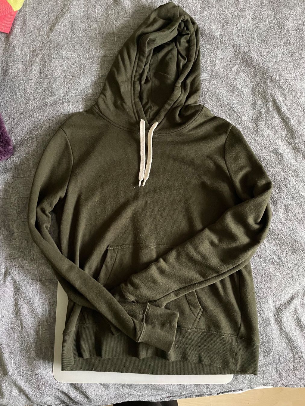 H&M Maglioni & Felpe: Sweat à capuche kaki H&M, taille M – Usato da Biel/Bienne venduto da lisalrh
