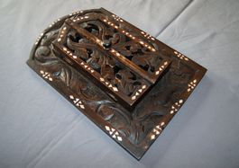 Indischer Wandspiegel mit Türchen