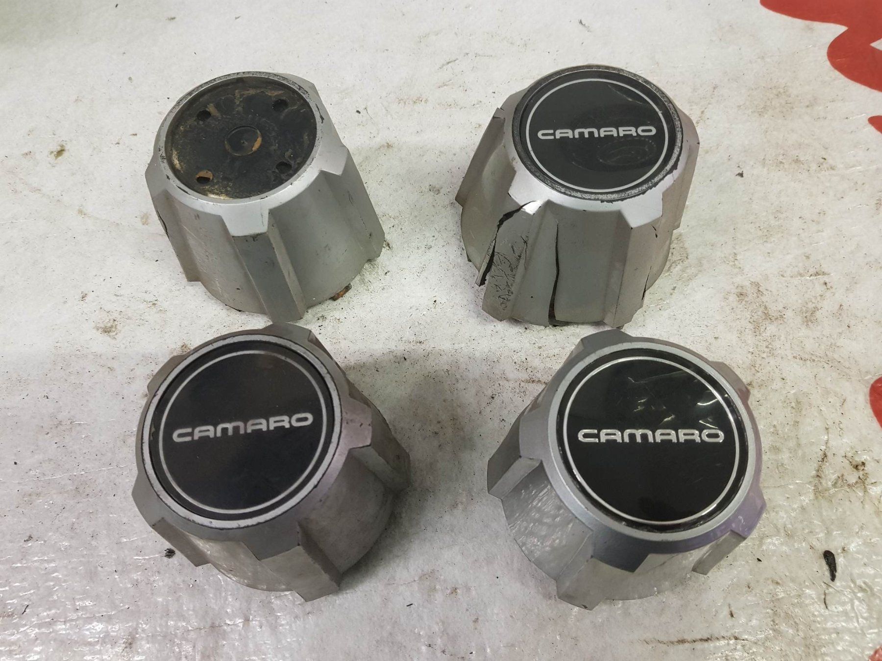 Chevrolet Tutti pezzi di ricambio auto: Radnabendeckel,  82-92 Camaro silber – Usato da Niedergösgen venduto da usc_9sk7