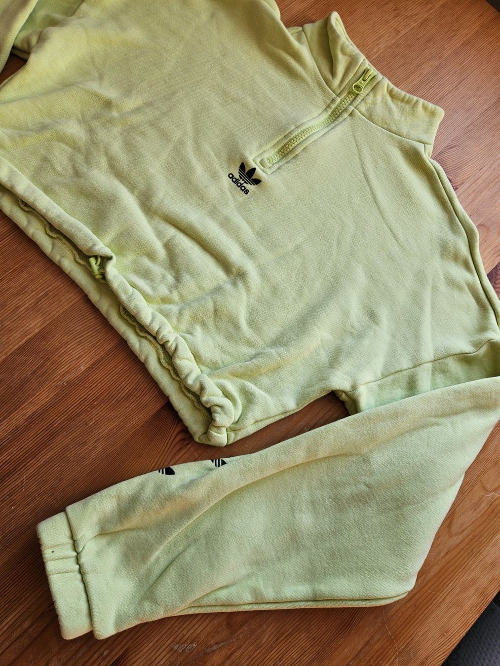 Adidas Pulls & Sweat-shirts: Cropped Sweater adidas Grösse XS retro Pullover – D'occasion à Hägglingen par United-Village-Trade 2