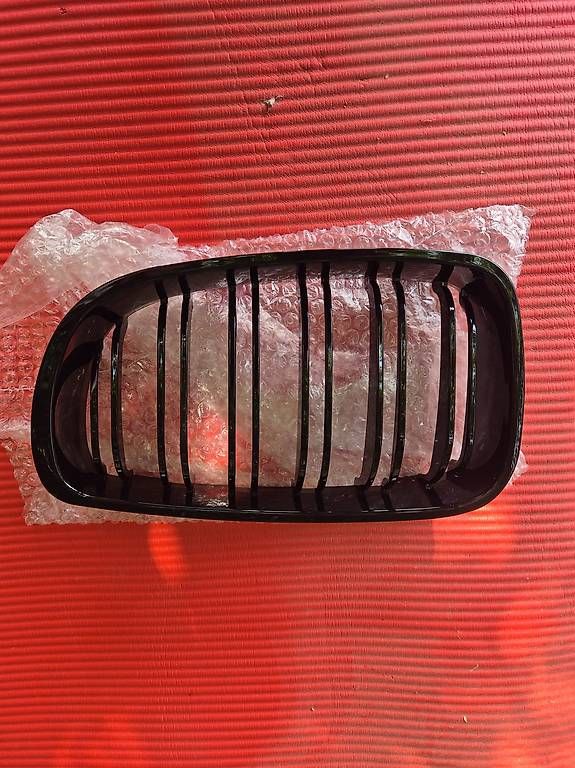 BMW Tutti pezzi di ricambio auto: Front Nieren 1er bmw – Usato da Buttisholz venduto da gaz_n2xy 4