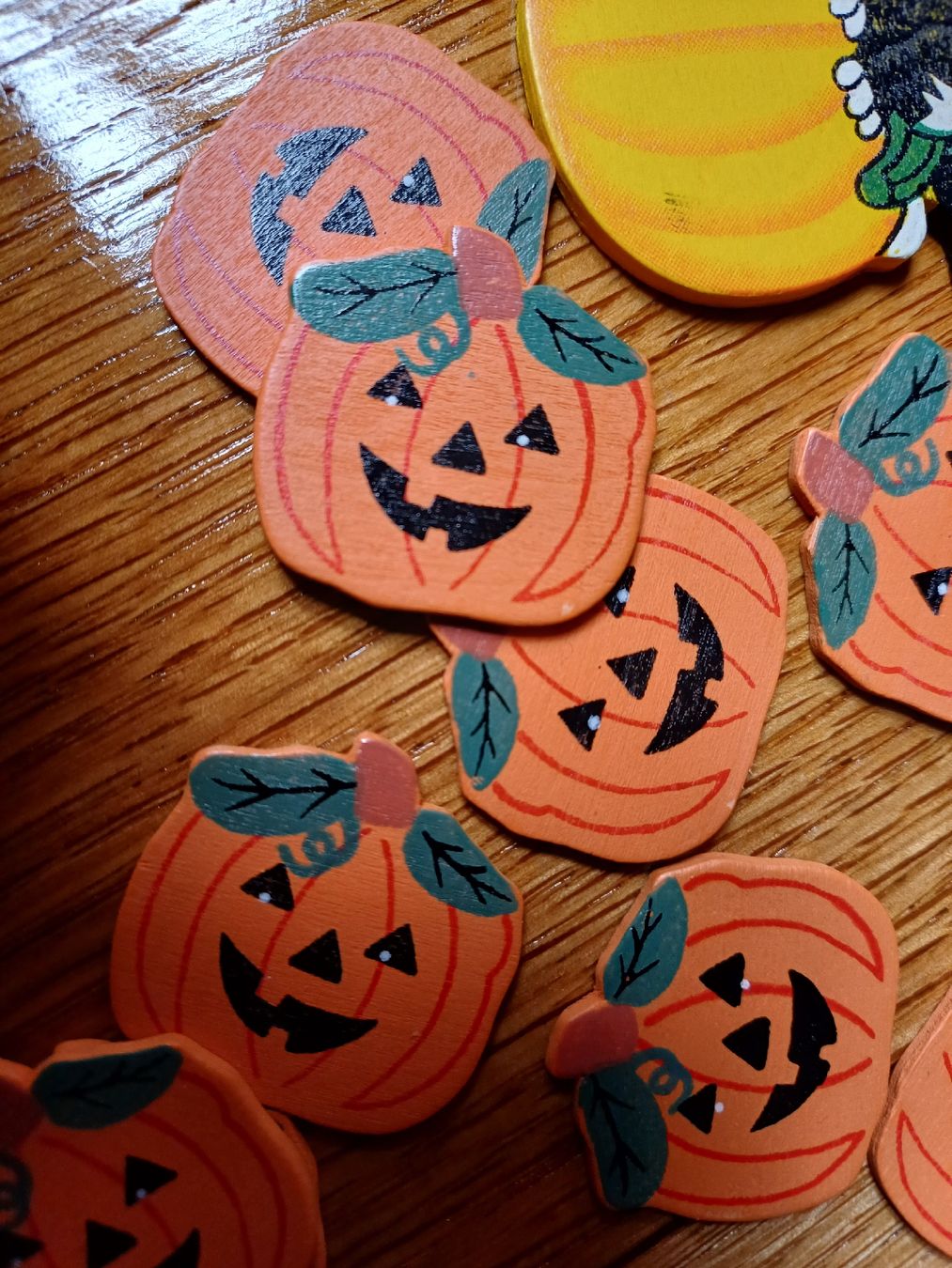 Alle Dekorationen: 39 Holzteile zu Halloween – Neu (gemäss Beschreibung) aus Gächliwil von lesidees 1
