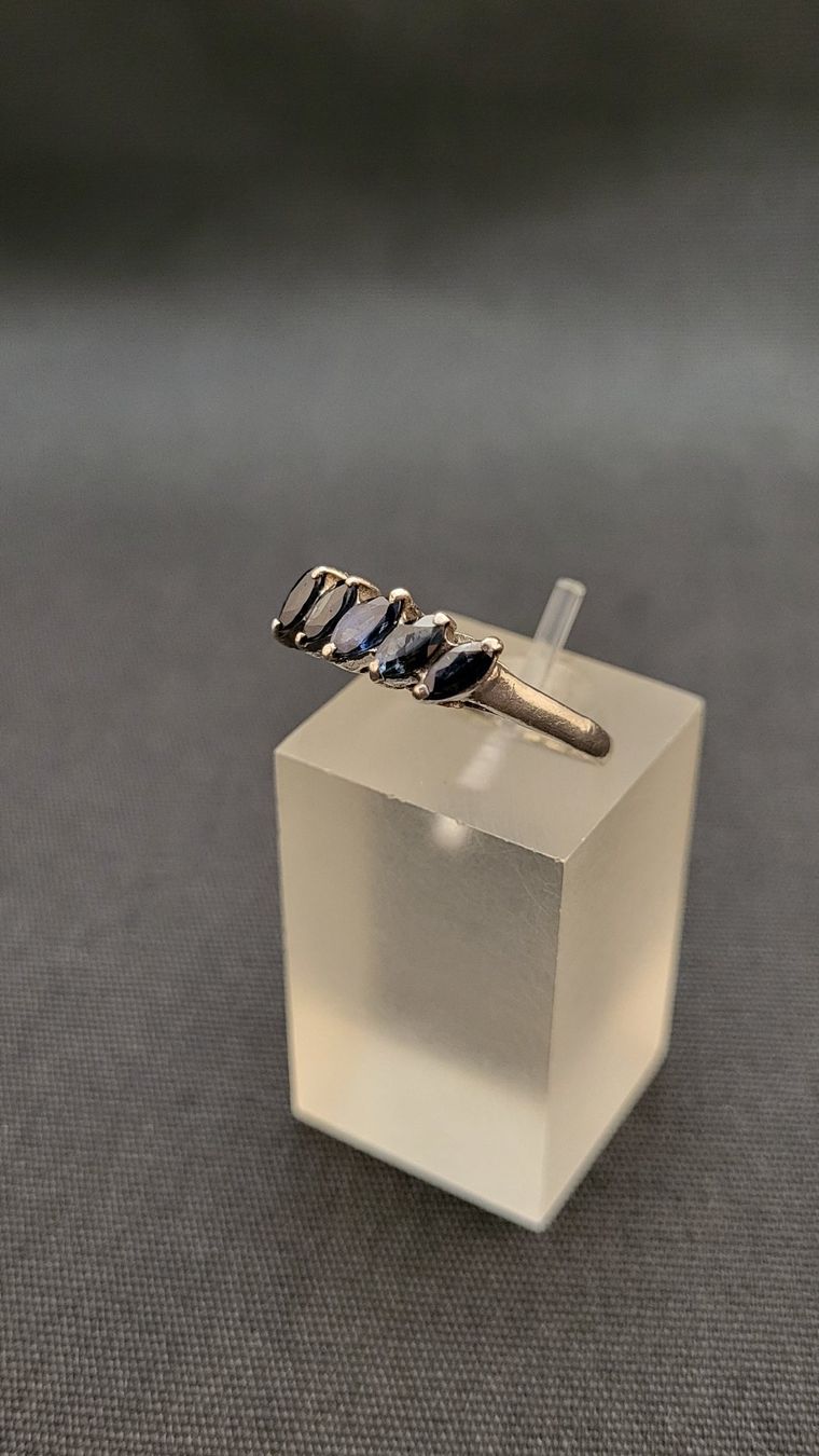 Anelli: Silberring mit dunkelblauen Steinen – Usato da Basel venduto da spinne02 6