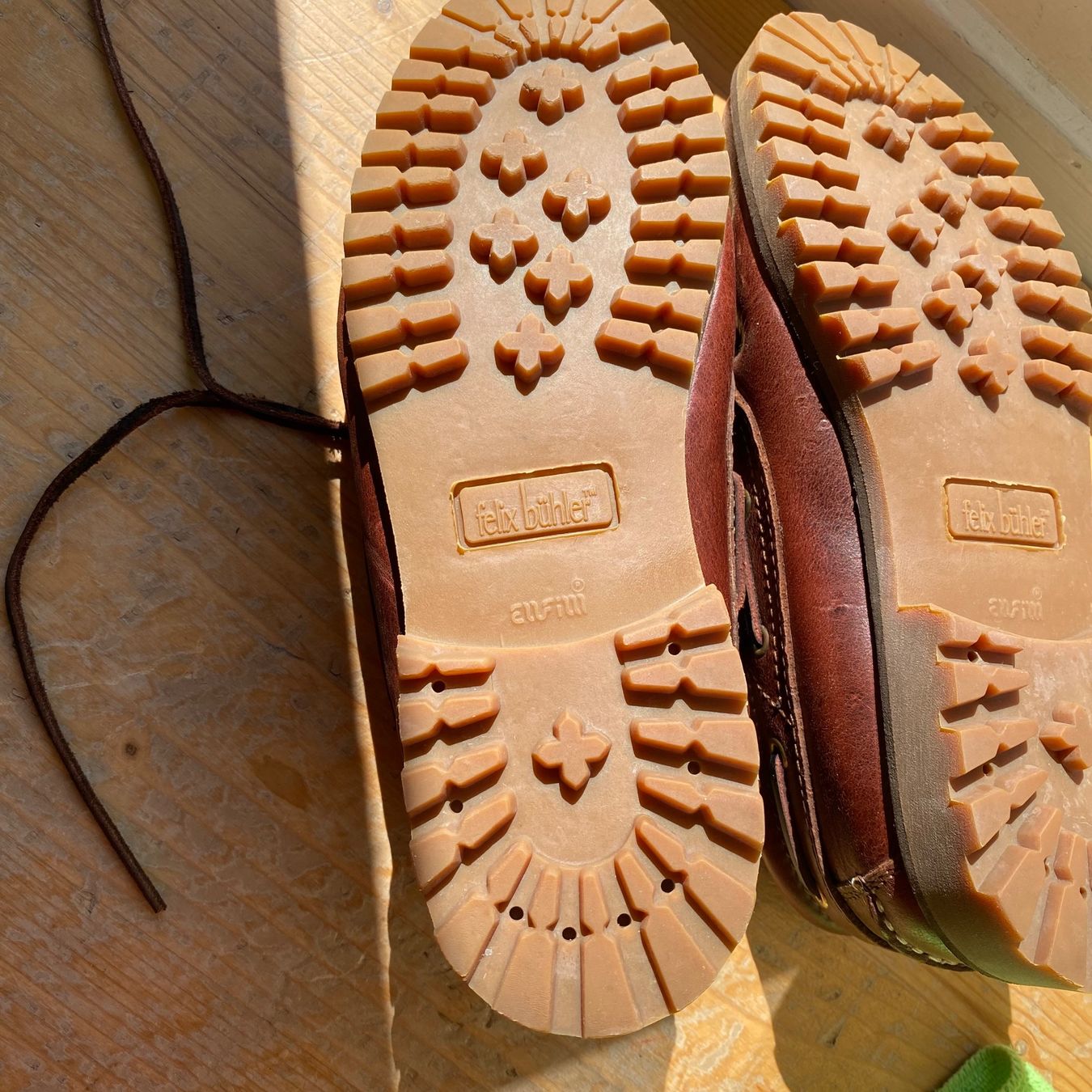 Scarpe da uomo: Chaussure en cuire – Usato da Auboranges venduto da Italik04 4