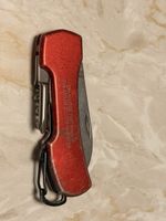 Couteau suisse multifonction rouge