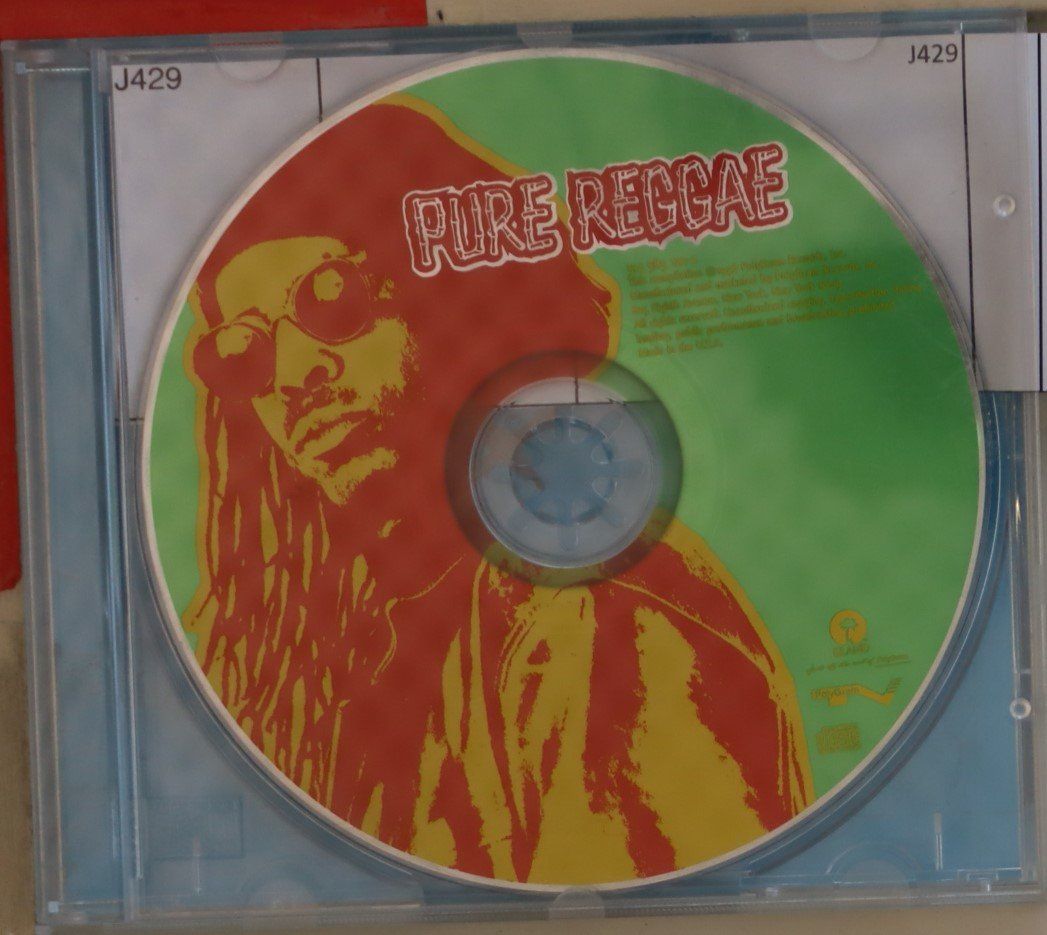 CD: Pure Reggae – Usato da Luzern venduto da CONTENTI