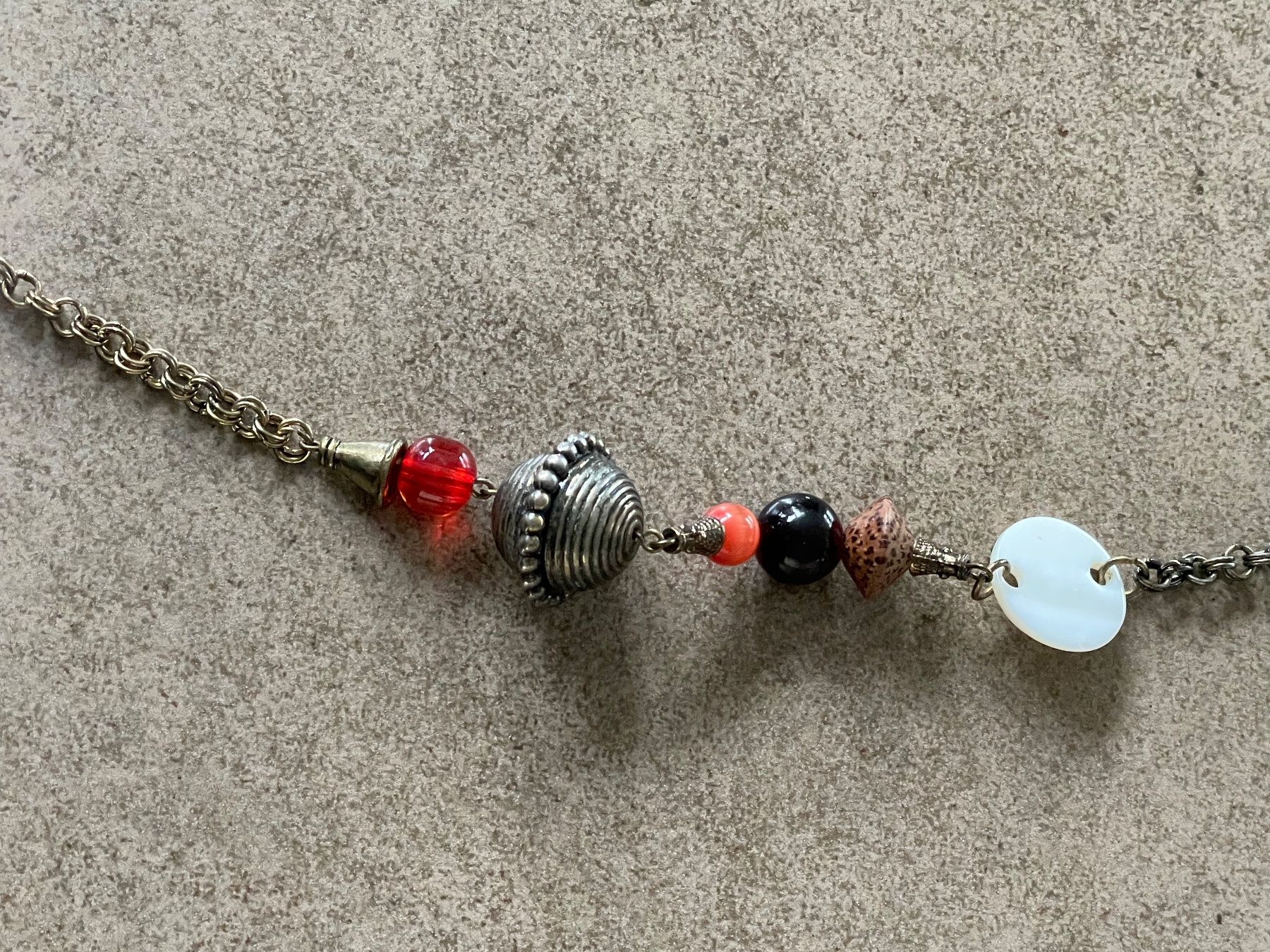 Catenine: Lange Kette Modeschmuck mit tollen Steinen – Usato da Bronschhofen venduto da Sommernacht03 2