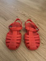 Sommerliche Badeschuhe/ Sandalen, Grösse 24, Rot!