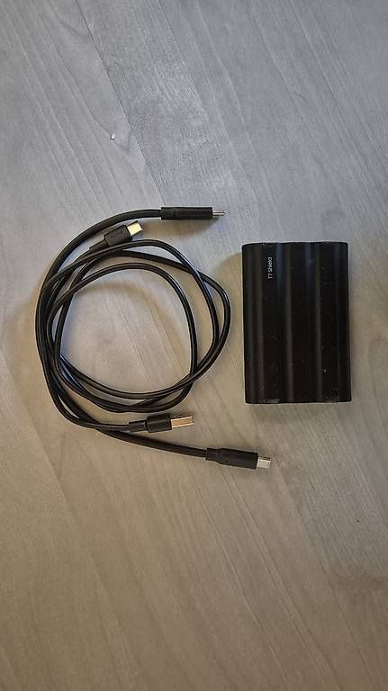 Samsung Disques durs: Samsung Shield T7 4TB SSD – Neuf (Voir description) à Hohenrain par Sven848