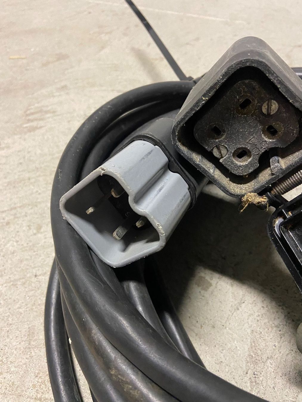 Tutte le macchine: Kabel 380v – Usato da Dübendorf venduto da ramstein66 1