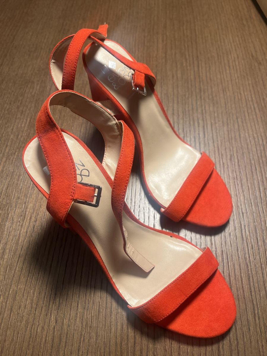 Scarpe da donna: Rote Sandaletten Gr. 40 - Sommerlich & elegant – Nuovo (secondo la descrizione) da Wil SG venduto da secondhand4u