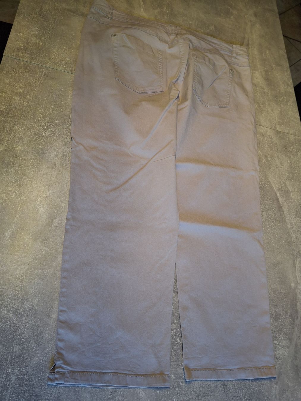 C&A Pantaloni: Pantalon gris clair 98% coton taille 44 marque C&A – Usato da Villiers venduto da san_jn5w 6