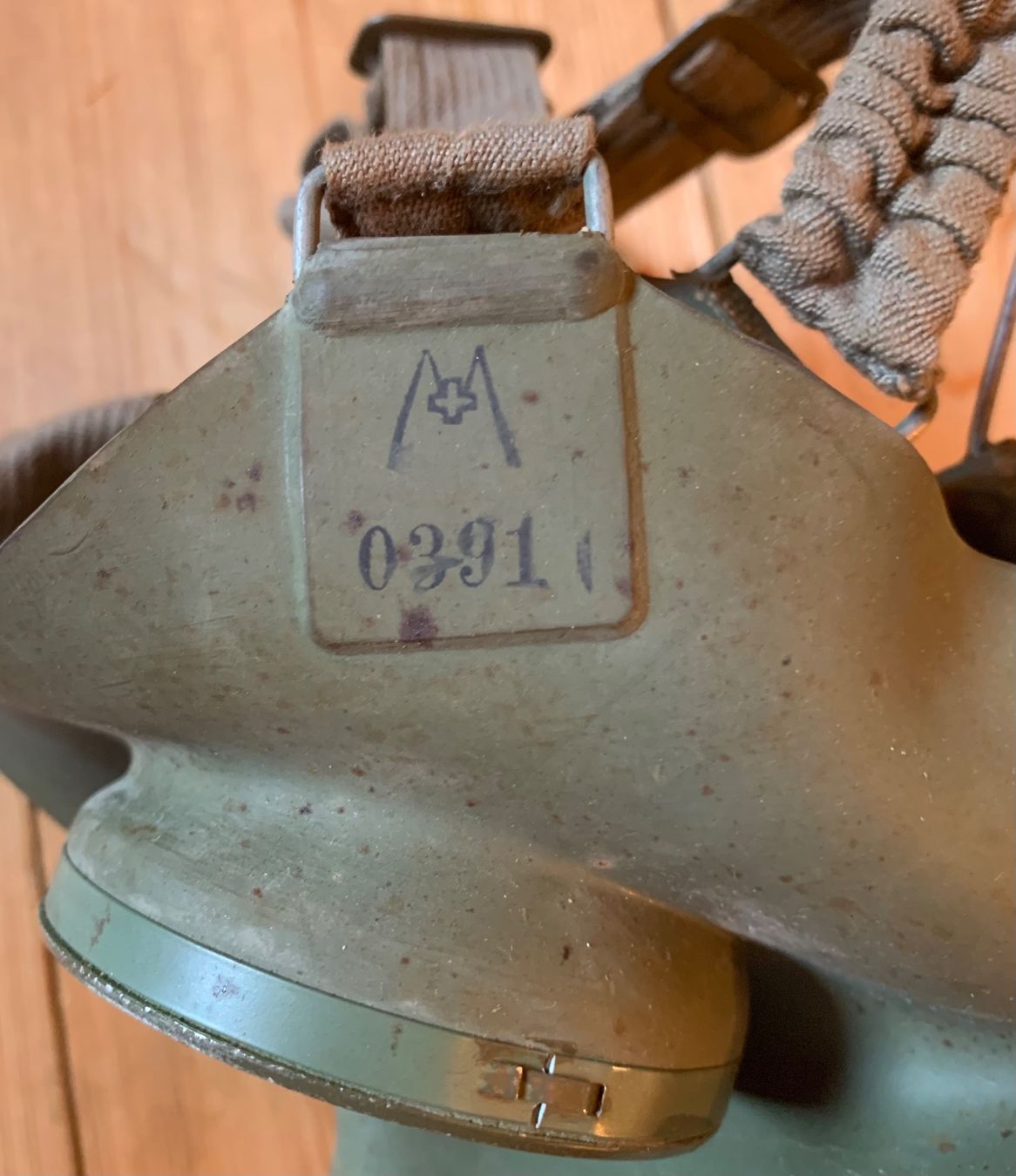 Visage & Oreilles: 2 Gasmasken der SBB mit Büchse – D'occasion à Goldingen par Bergler012 5