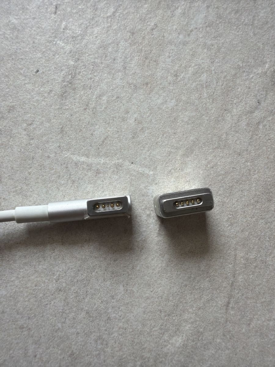 Apple Chargeur: MacBook Ladekabel – D'occasion à Buttikon SZ par alf_g6sd 2